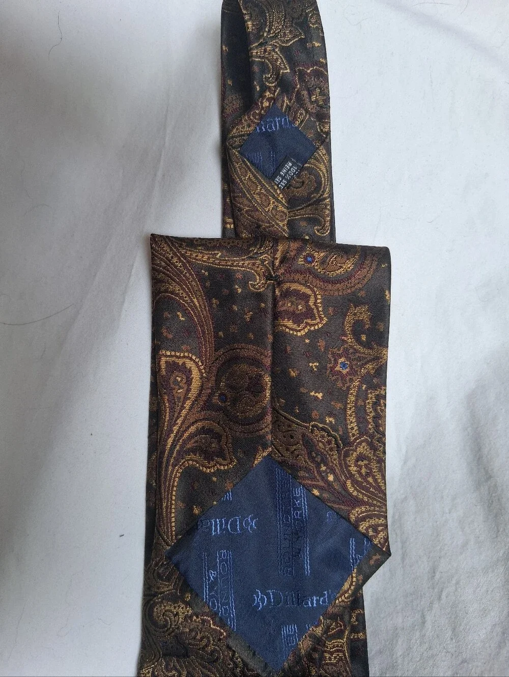 Roundtree & Yorke elegant paisley
